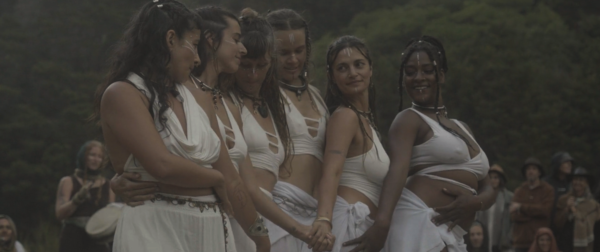 What Festival Fashion Taught Me About Comfort, Movement & Everyday Life